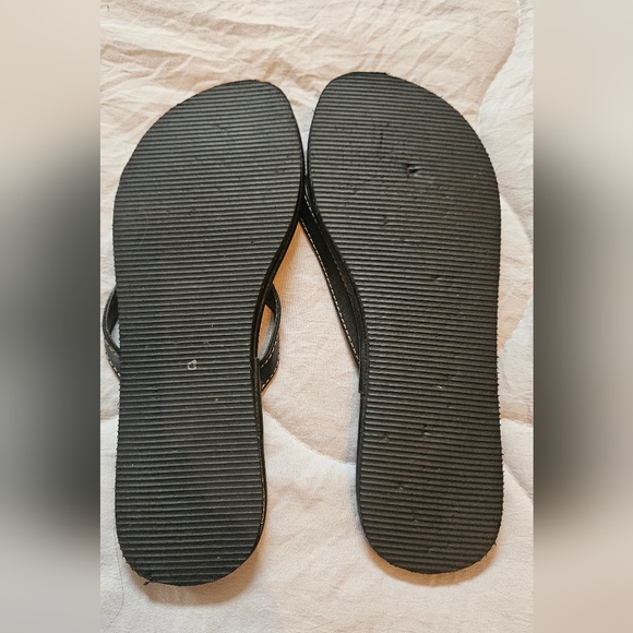 Black flip flops with seashells - Picture 2 of 2